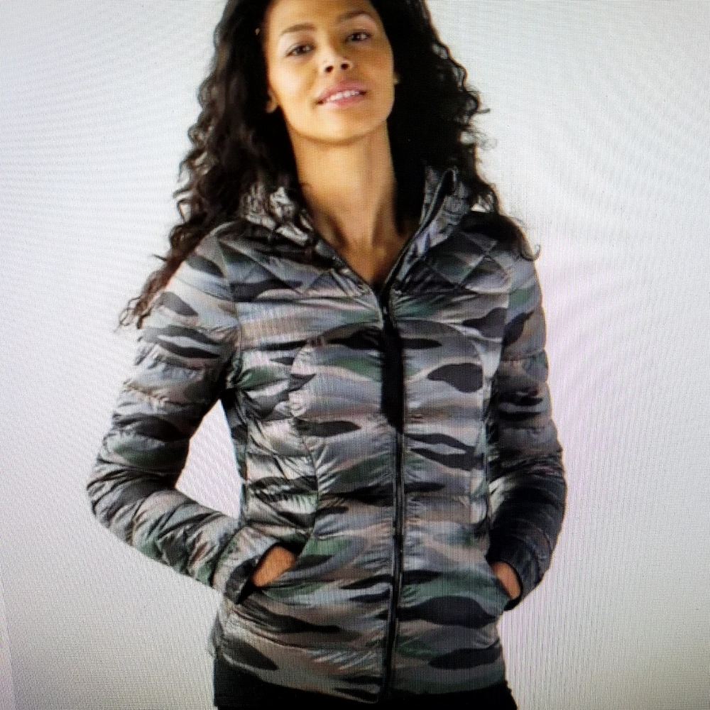 Lululemon Fluffin Awesome Down Camo Puffer Jacket, Size 2